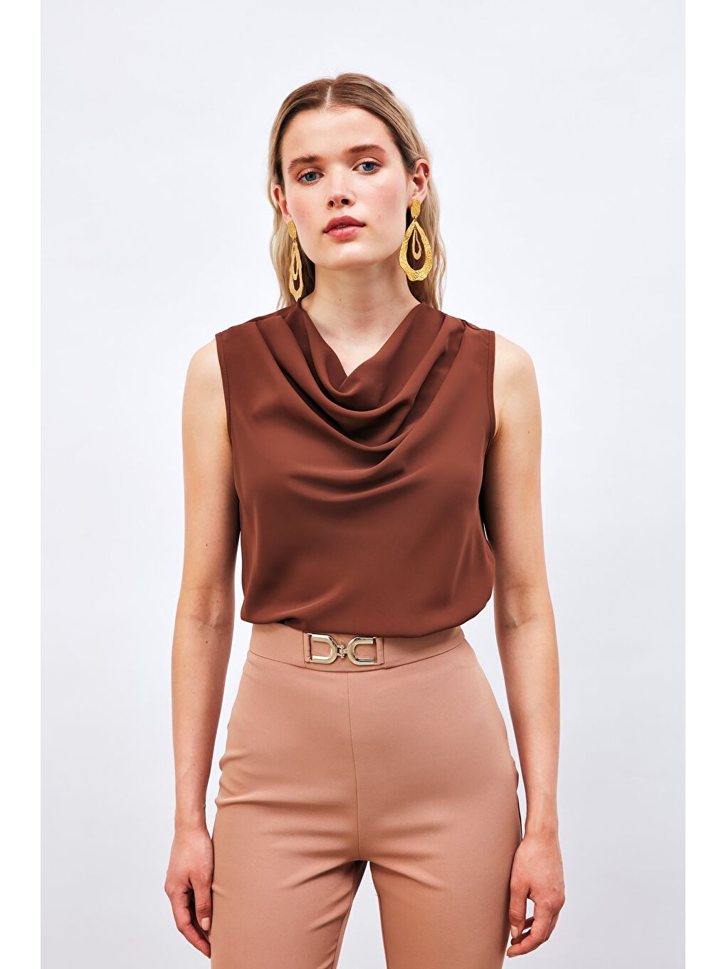 Kahverengi Degaje Yaka Kolsuz Bluz - Kahve-3