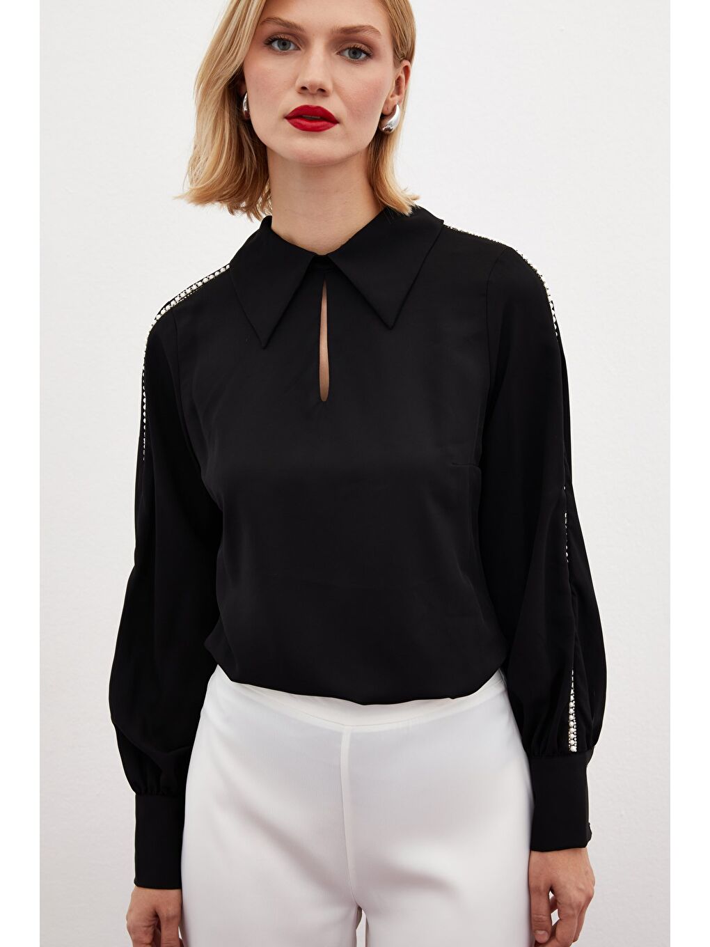 Kolları İnci Detaylı Bluz - Siyah-3