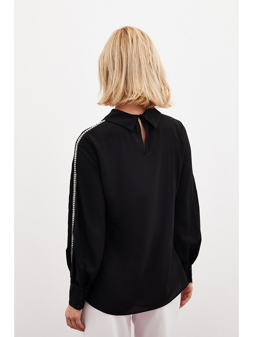 Kolları İnci Detaylı Bluz - Siyah-5