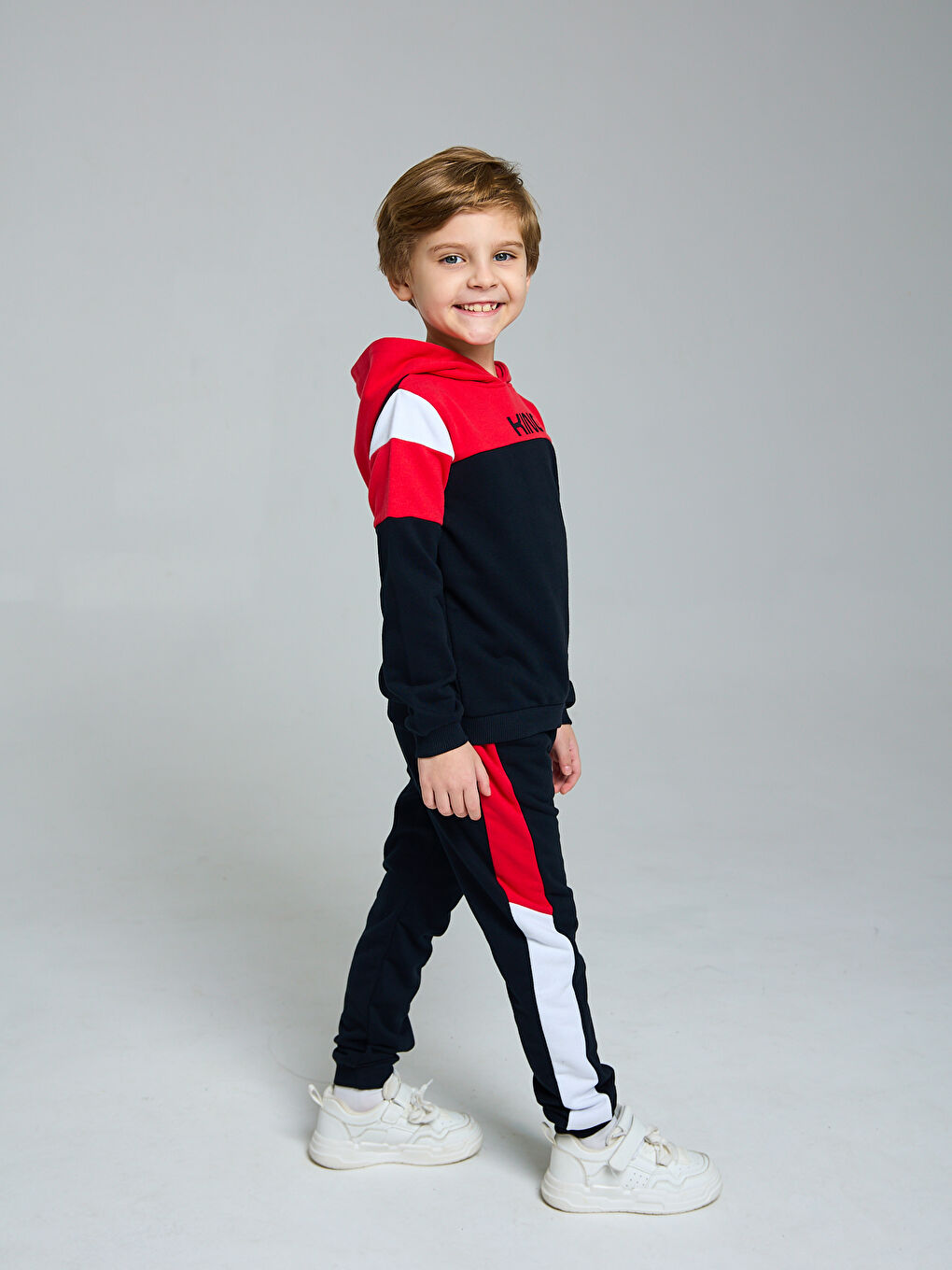 Kırmızı Kapüşonlu Bisiklet Yaka Erkek Bebek Sweatshirt ve Eşofman Alt 2 li Takım-1