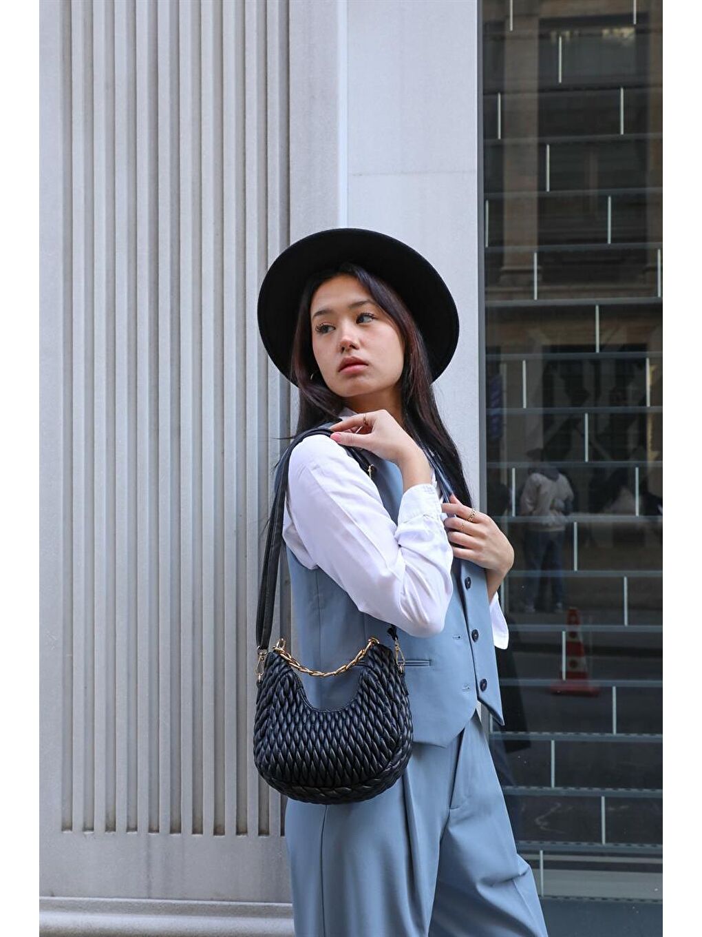 Dokumalı Zincir Askılı Omuz Çantası Siyah-2