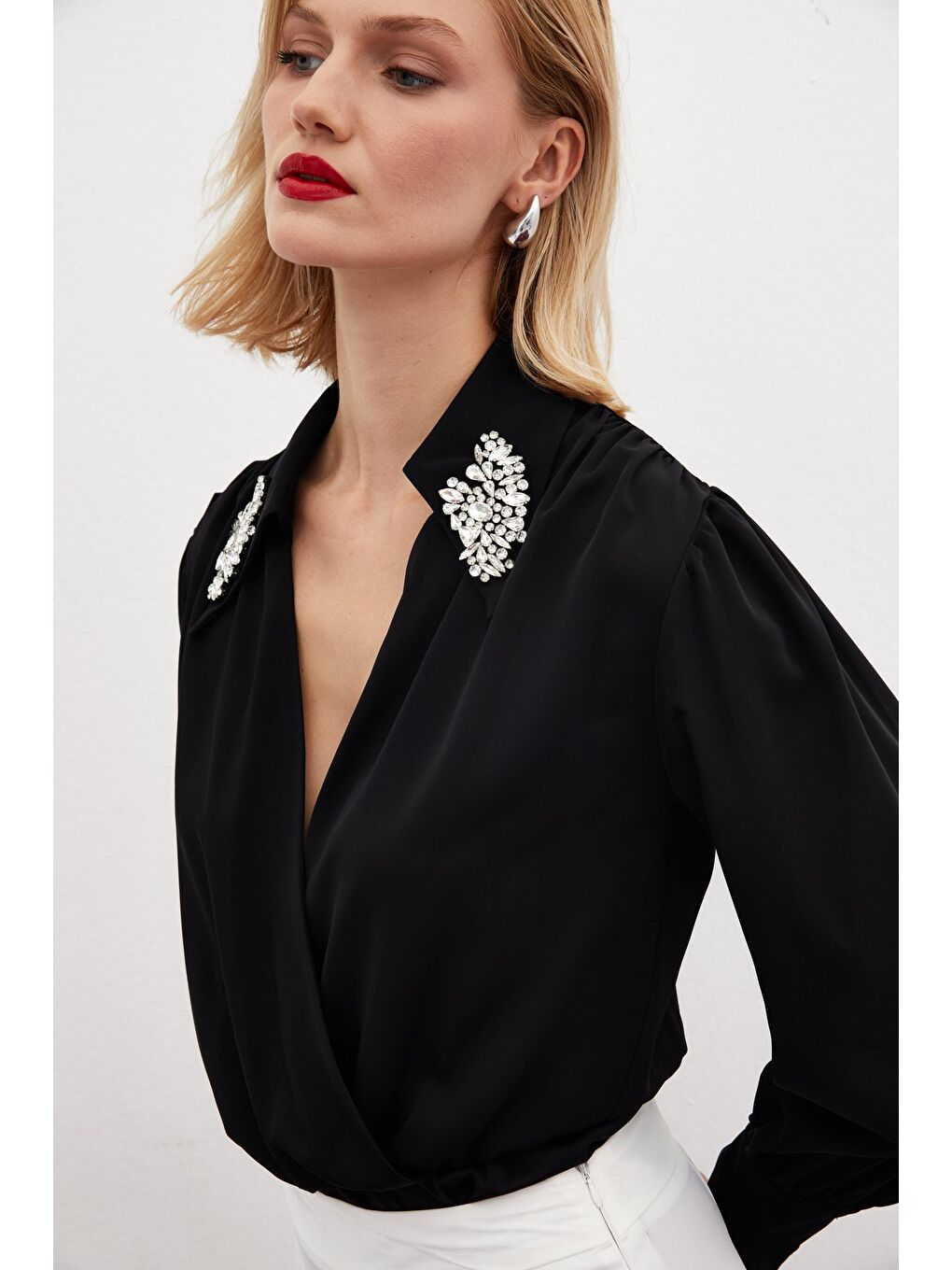 Aksesuar Detaylı Bodysuit Bluz - Siyah