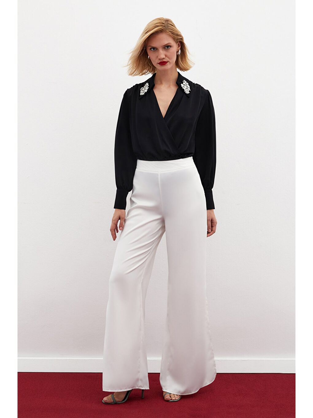 Aksesuar Detaylı Bodysuit Bluz - Siyah-1