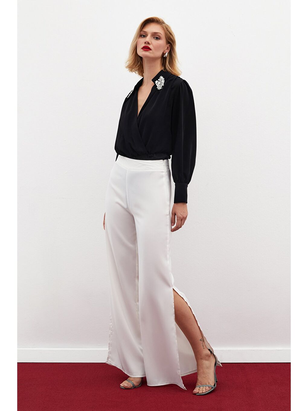 Aksesuar Detaylı Bodysuit Bluz - Siyah-5