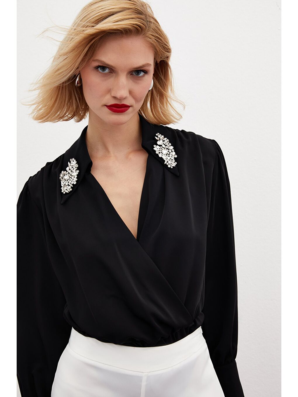Aksesuar Detaylı Bodysuit Bluz - Siyah-6