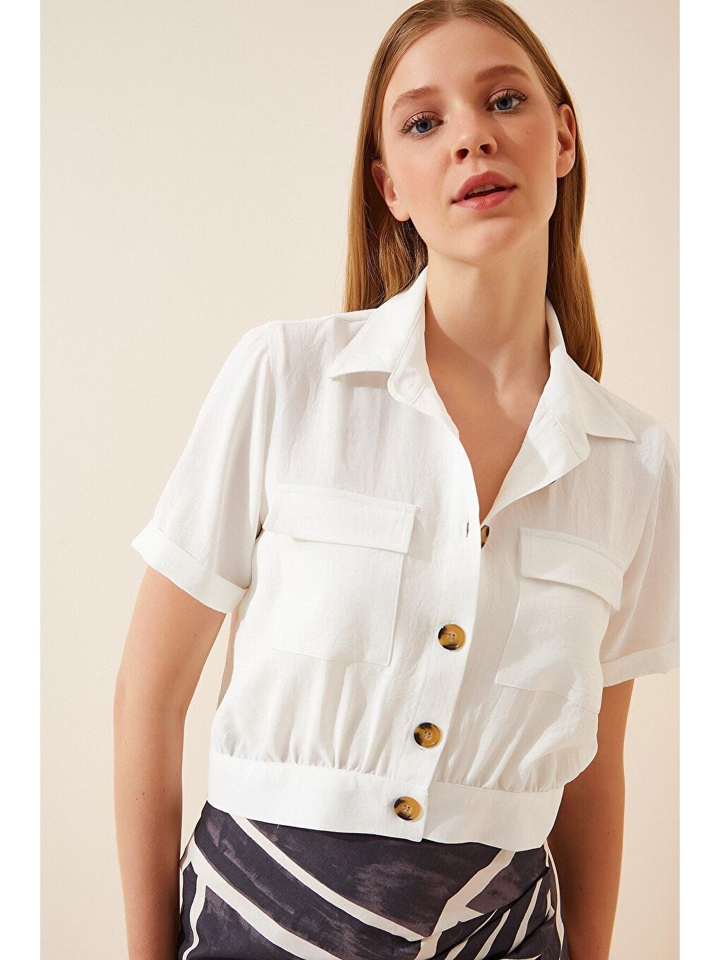 Kadın Beyaz Cepli Düğmeli Kısa Kollu Yazlık Crop Gömlek Ceket HZL22S-BD106631
