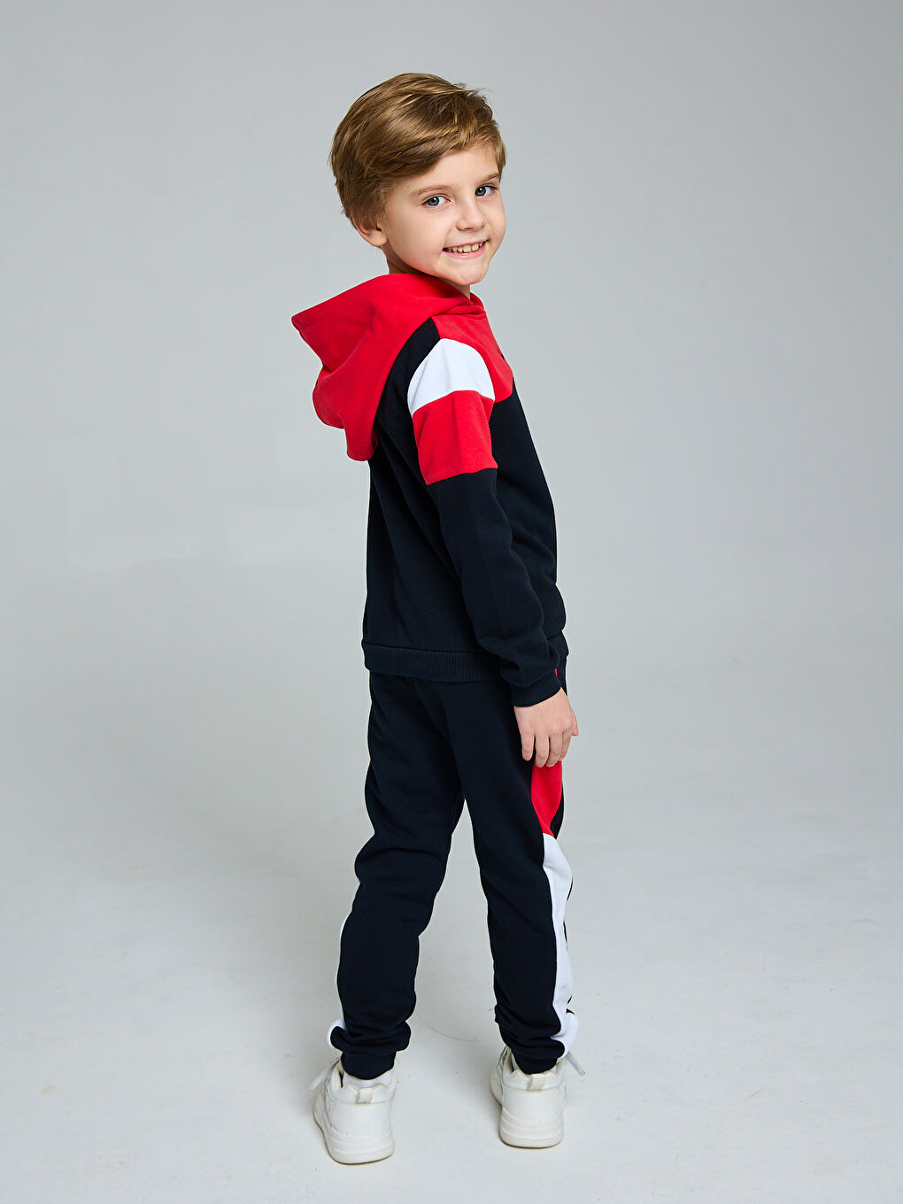 Kırmızı Kapüşonlu Bisiklet Yaka Erkek Bebek Sweatshirt ve Eşofman Alt 2 li Takım-7