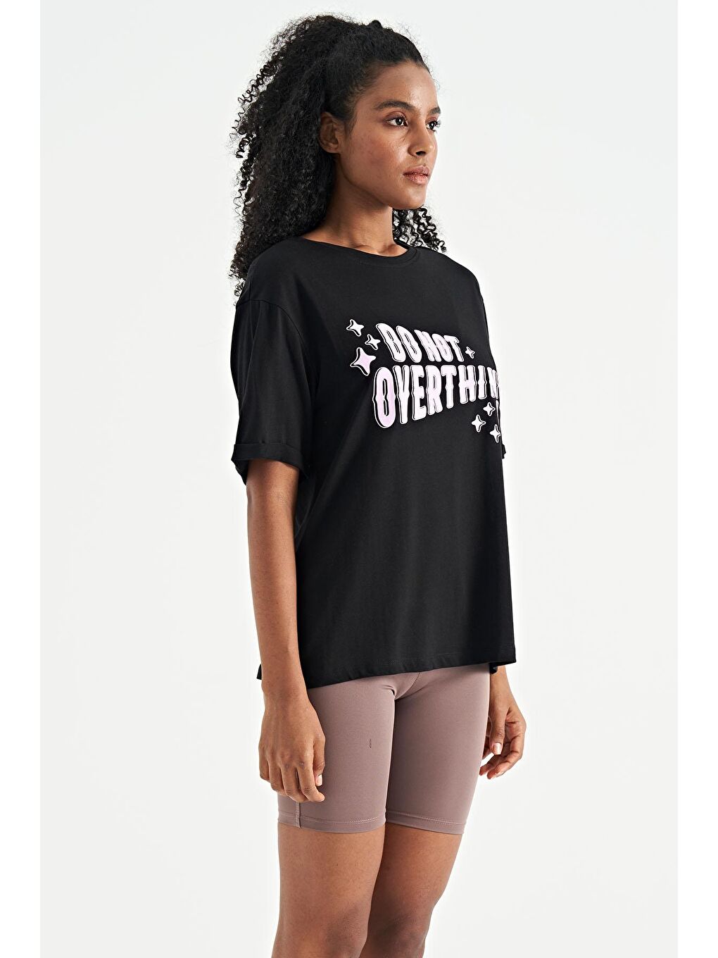 Veryperi Siyah Yazı Baskılı Düşük Omuzlu O Yaka Oversize Kadın T-Shirt - 02307 - 1