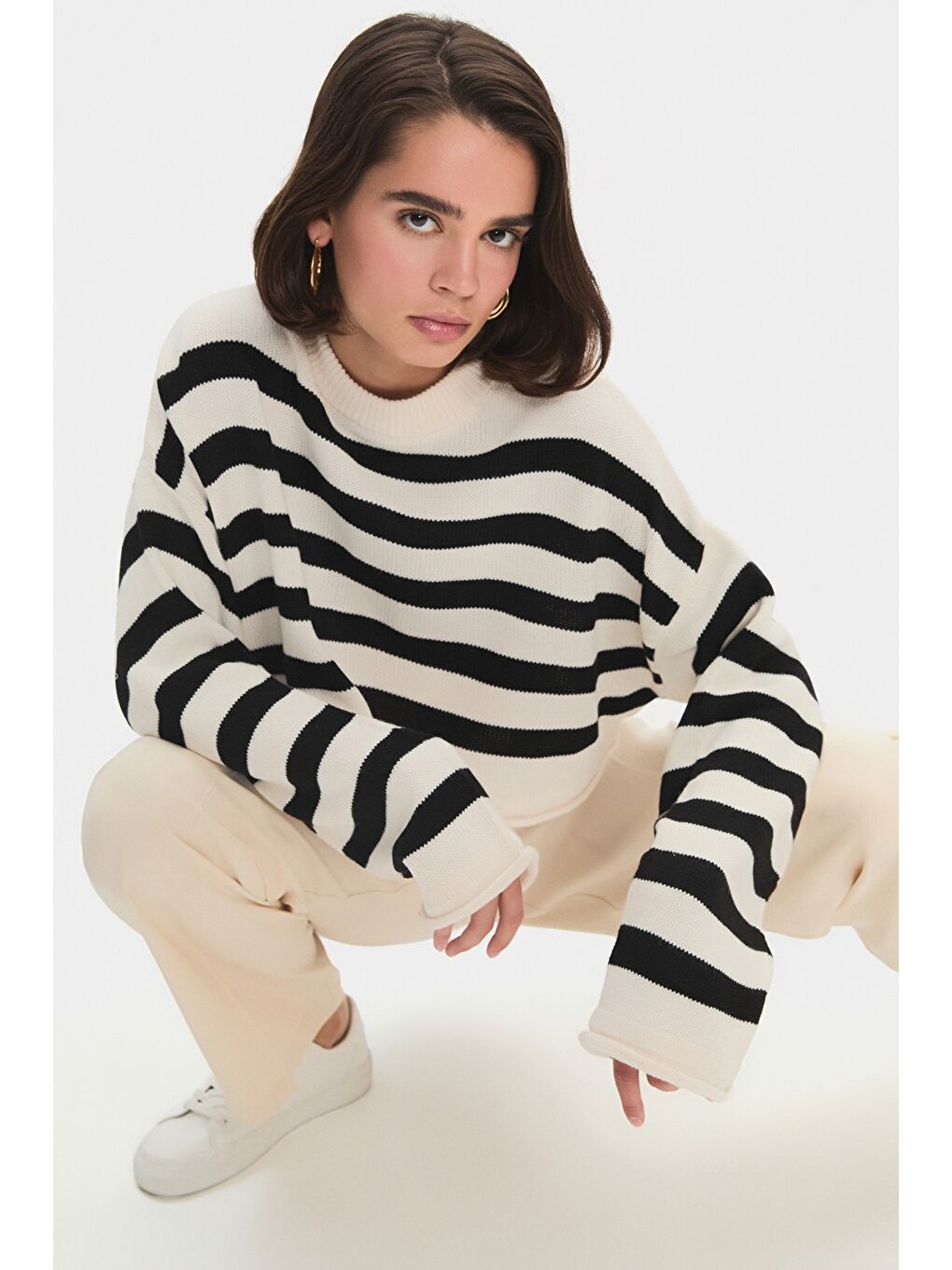 Siyah Çizgili Crop Triko Kazak-3