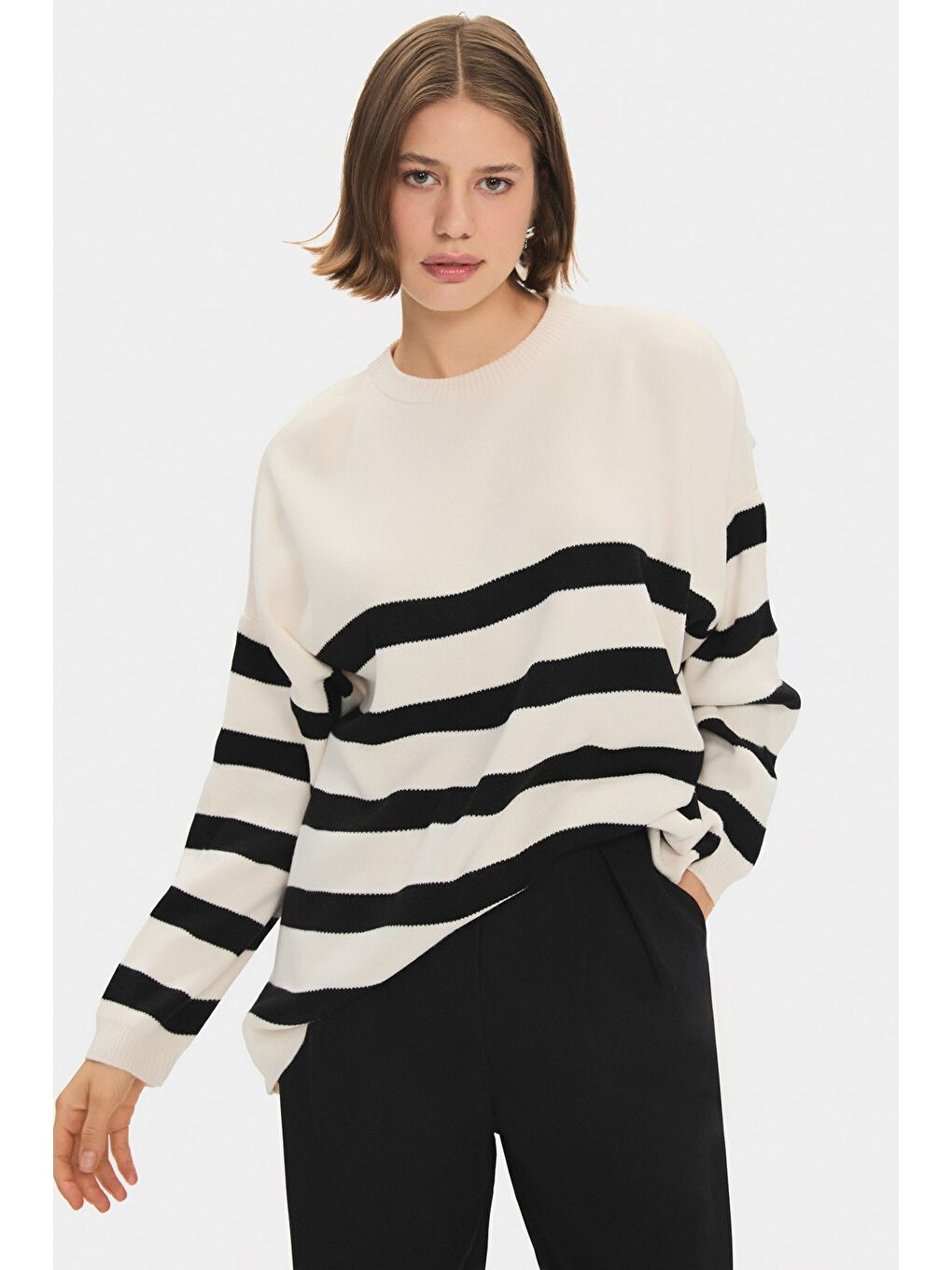 Siyah Çizgili Bol Kesim Triko Kazak-1