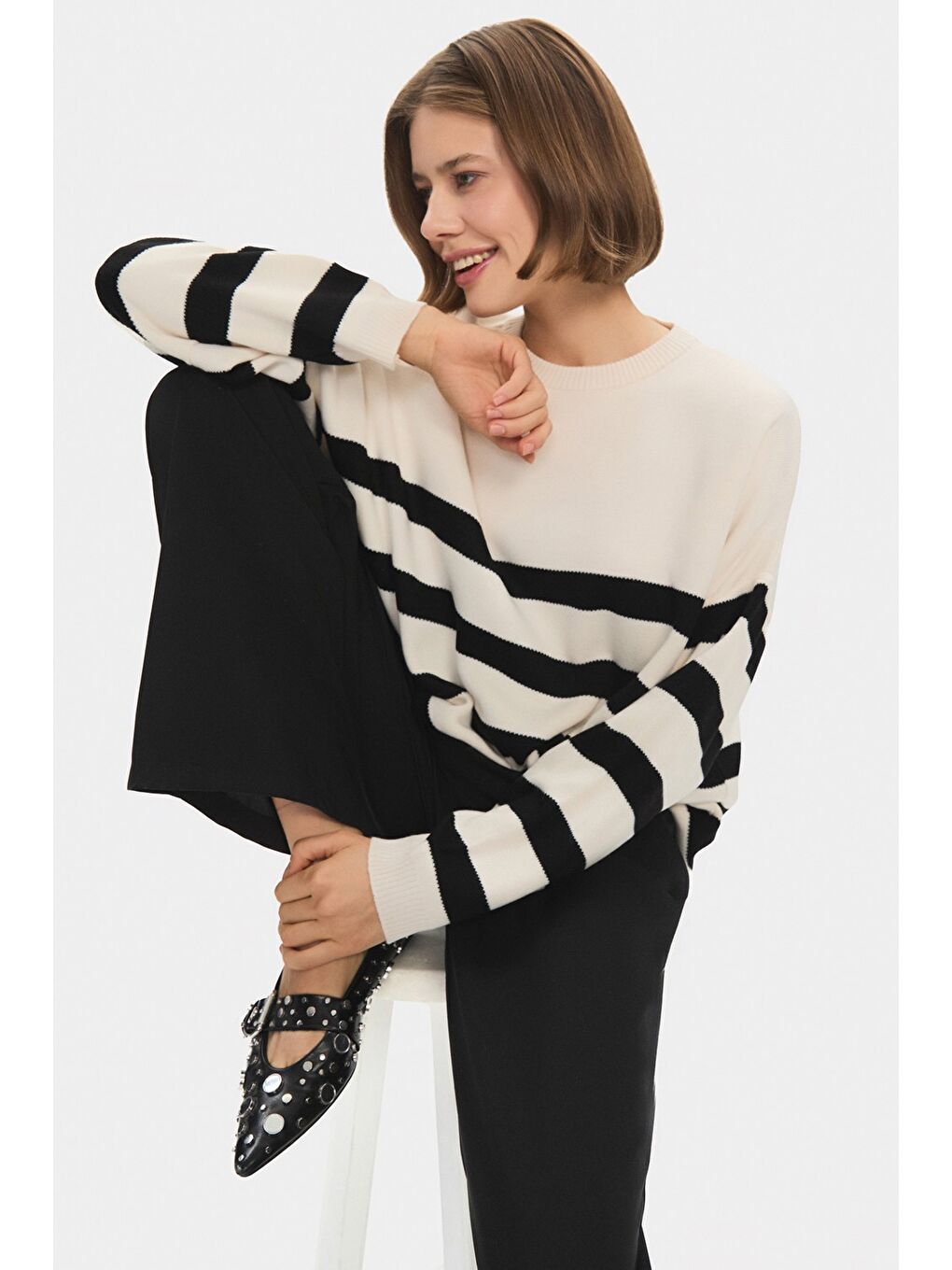 Siyah Çizgili Bol Kesim Triko Kazak-3