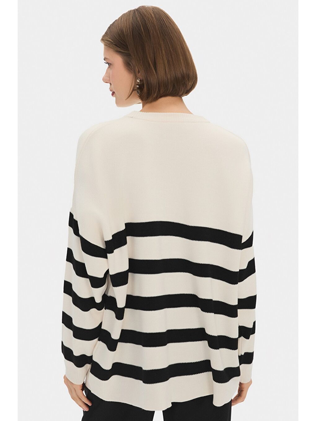 Siyah Çizgili Bol Kesim Triko Kazak-4