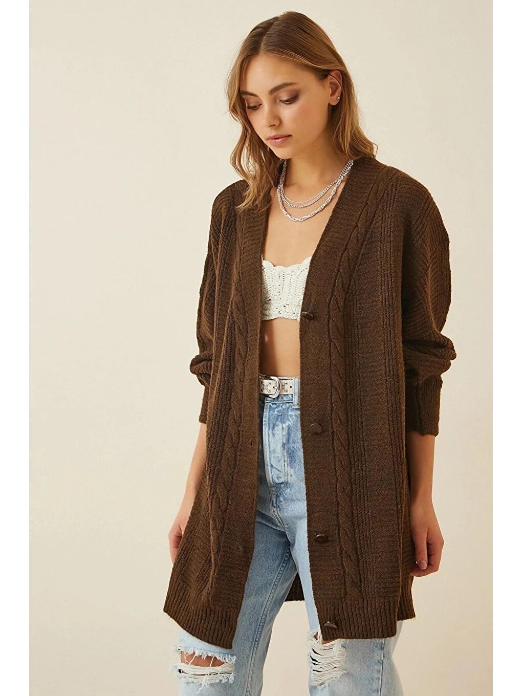 Kadın Kahverengi Saç Örgü Desen Uzun Düğmeli Rahat Kesim Triko Hırka HZL23W-BD1100691