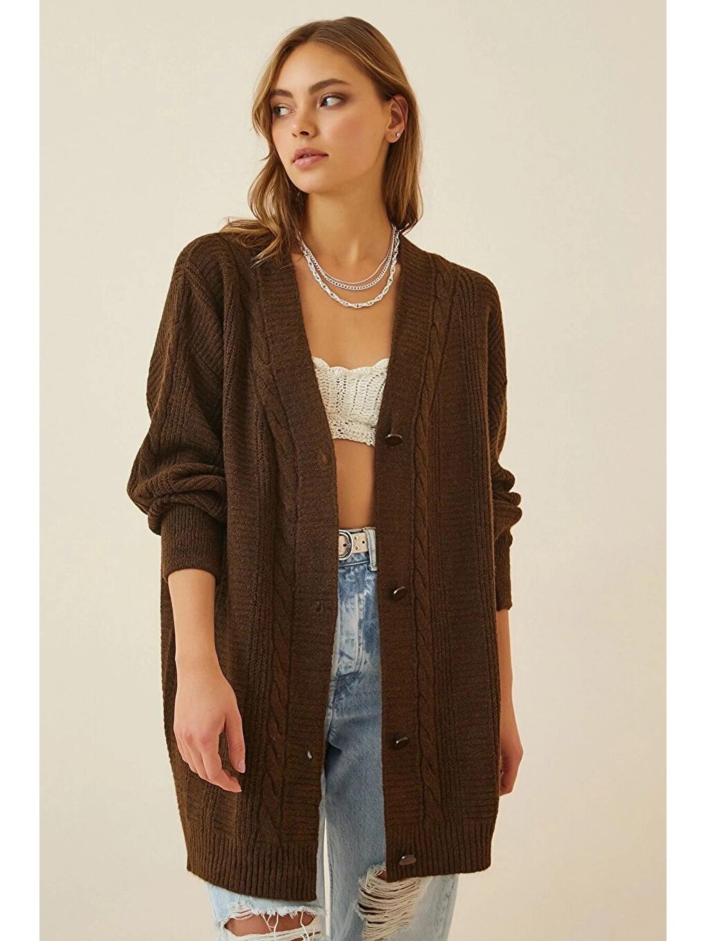 Kadın Kahverengi Saç Örgü Desen Uzun Düğmeli Rahat Kesim Triko Hırka HZL23W-BD1100691-1