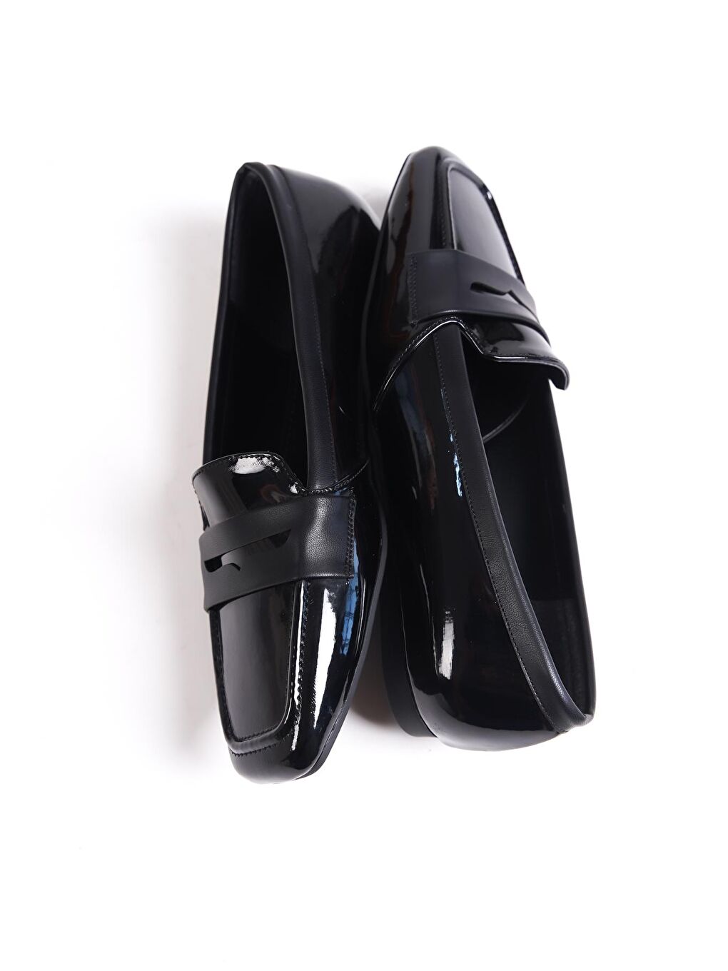 Siyah Küt Burunlu Tokalı Kadın Babet-5