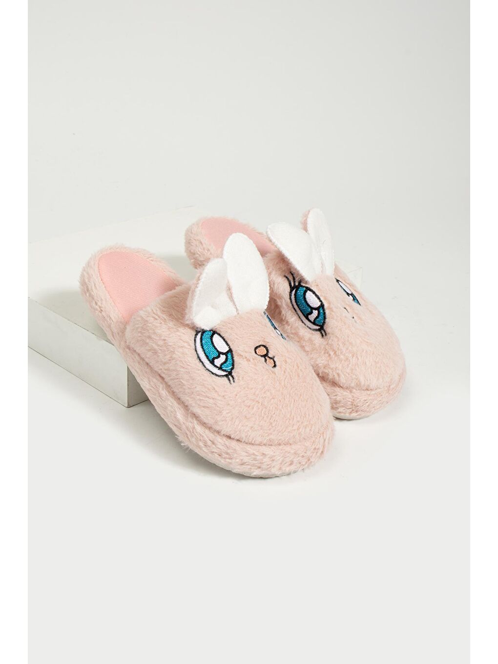 Pembe Sevimli Tavşan Önü Kapalı İçi Kürklü Termal Taban Kadın Ev Terliği P01-18-23Kl-3