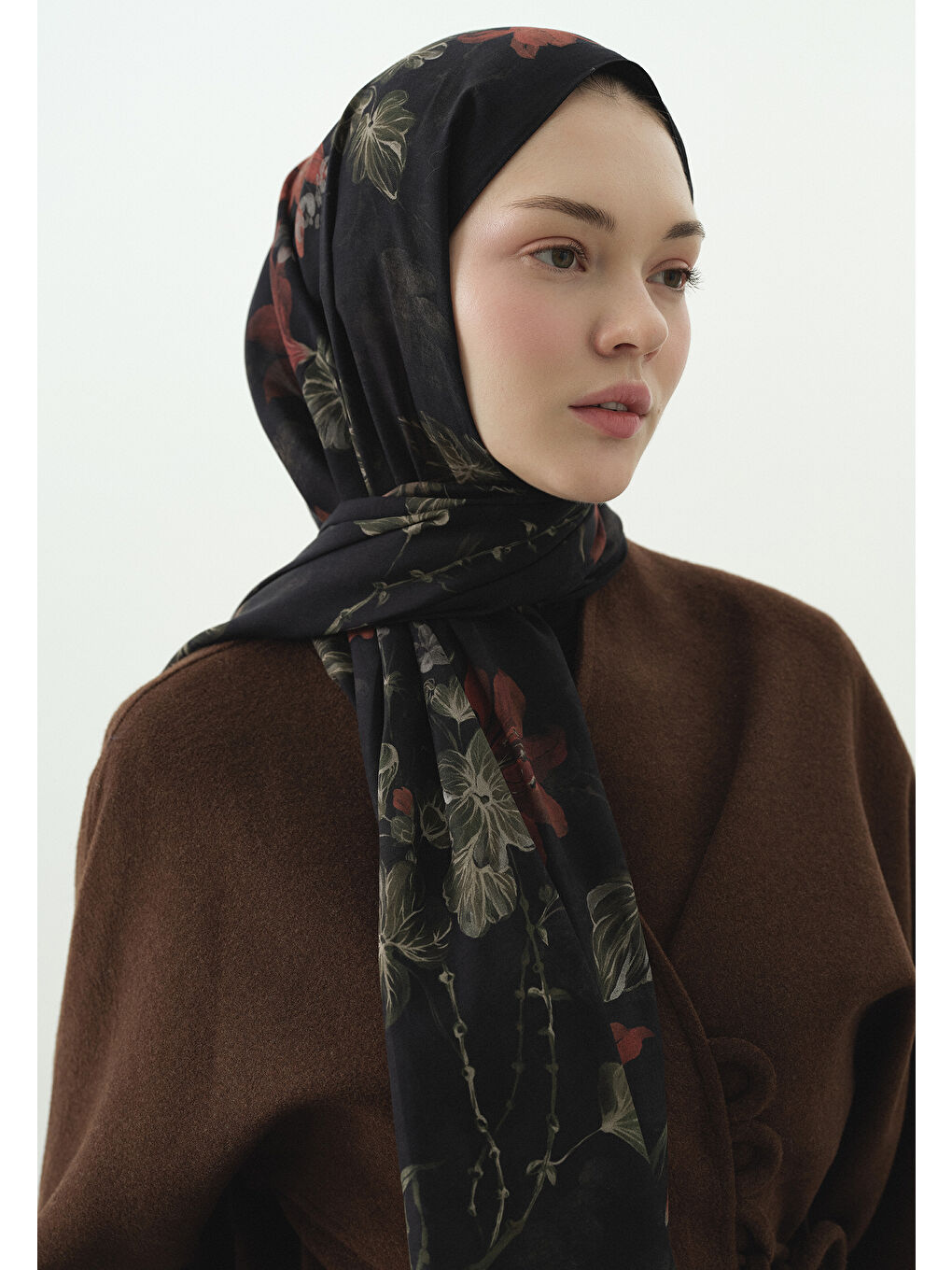Siyah Fall Breeze Desenli Pamuk Viskon Şal-1