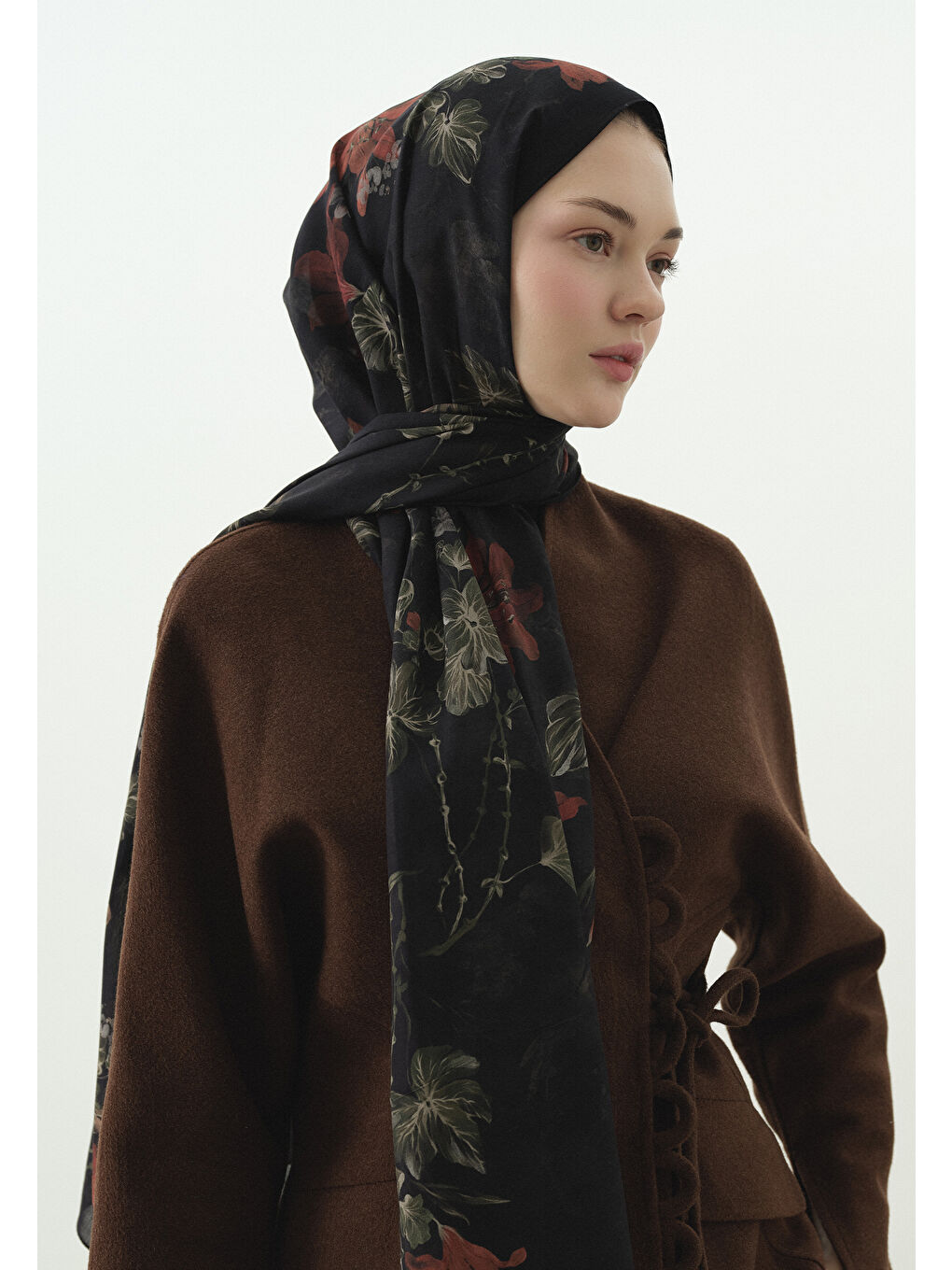 Siyah Fall Breeze Desenli Pamuk Viskon Şal-3