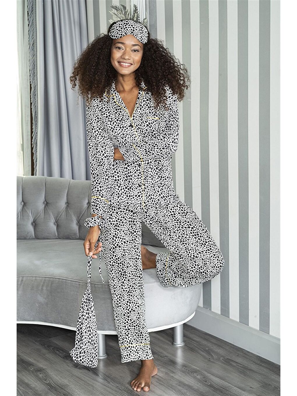 Saten 7'li Siyah Puanlı Beyaz Pijama Set-1