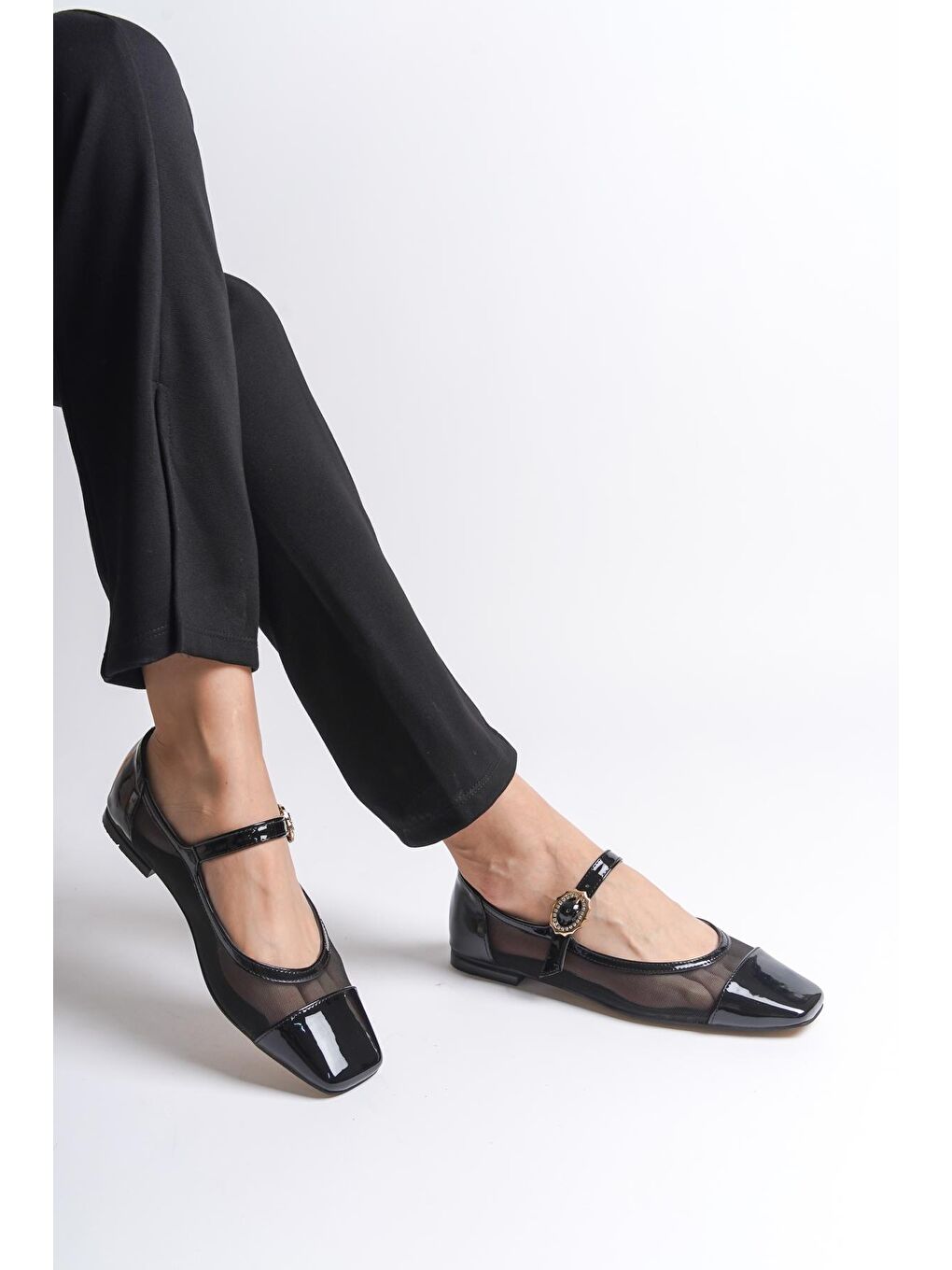 Siyah Küt Burunlu  Bantlı Rugan Babet-4