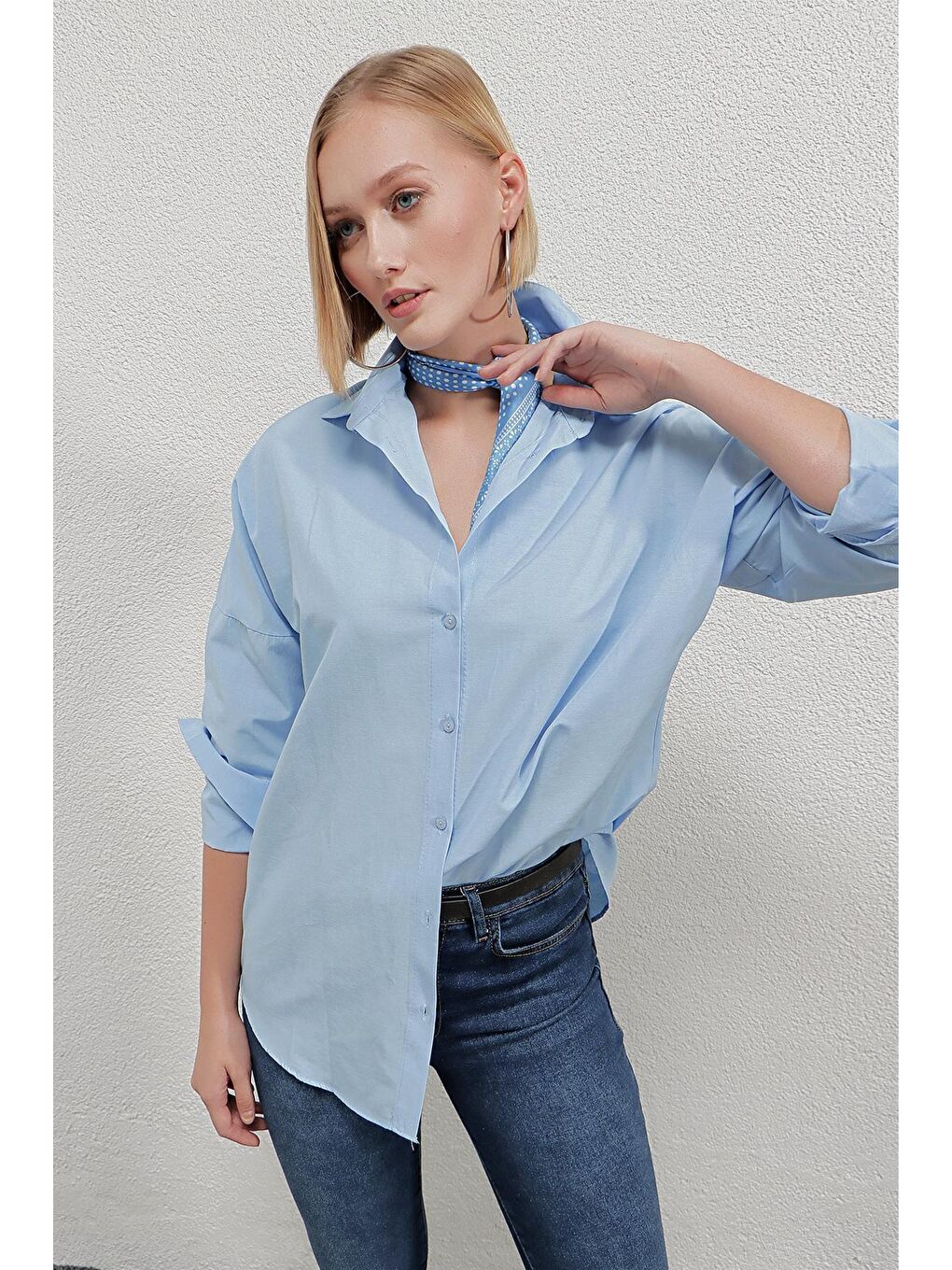 Kadın Gök Mavi Oversize Uzun Basic Gömlek HZL22W-BD139001