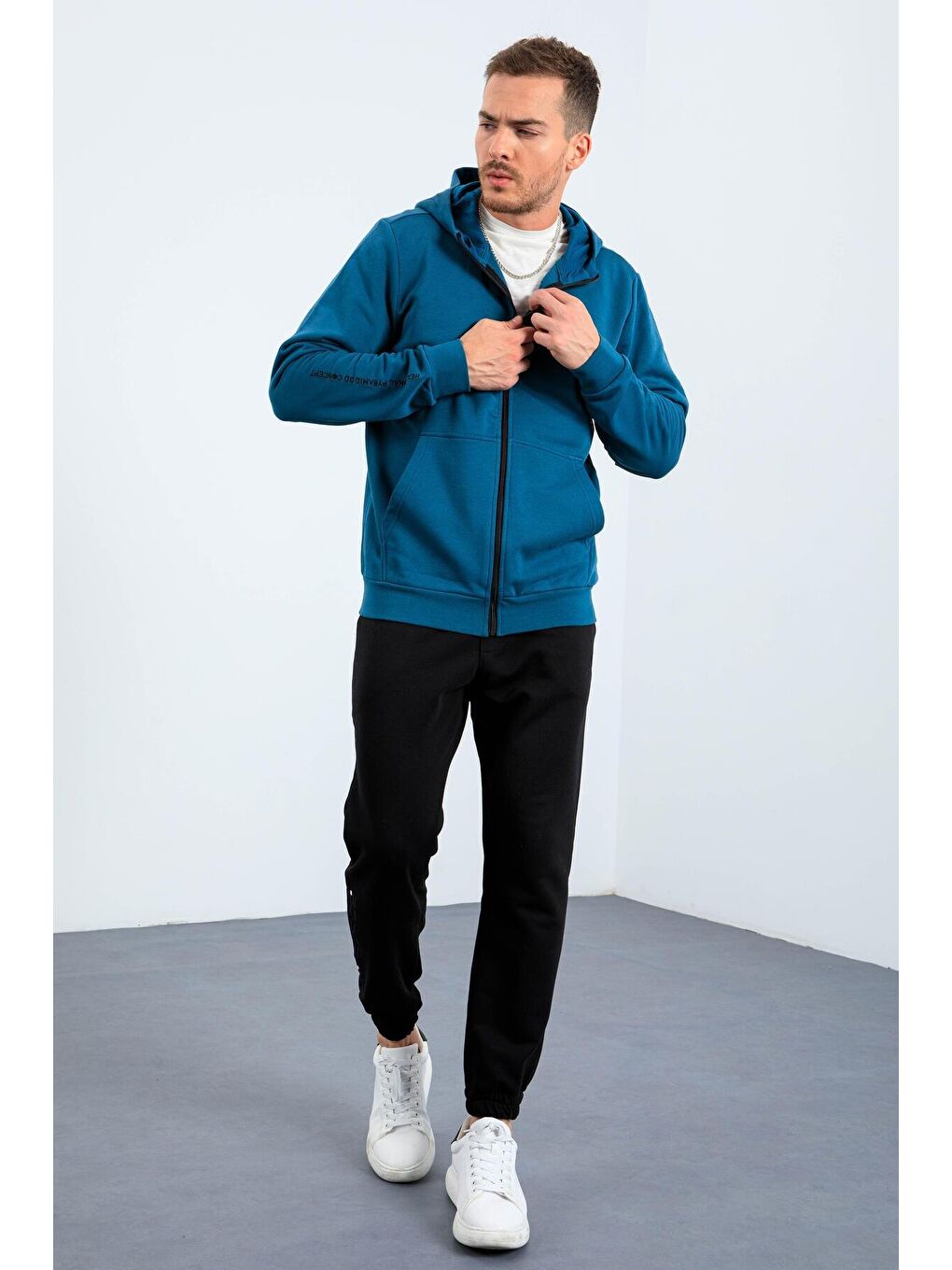 Yeşil Zümrüt Basic Kapüşonlu Rahat Form Nakış Detaylı  Erkek Fermuarlı Sweatshirt Hırka - 88035-1