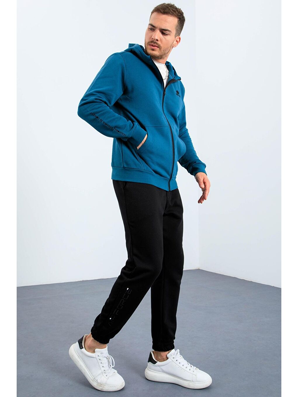 Yeşil Zümrüt Basic Kapüşonlu Rahat Form Nakış Detaylı  Erkek Fermuarlı Sweatshirt Hırka - 88035-3