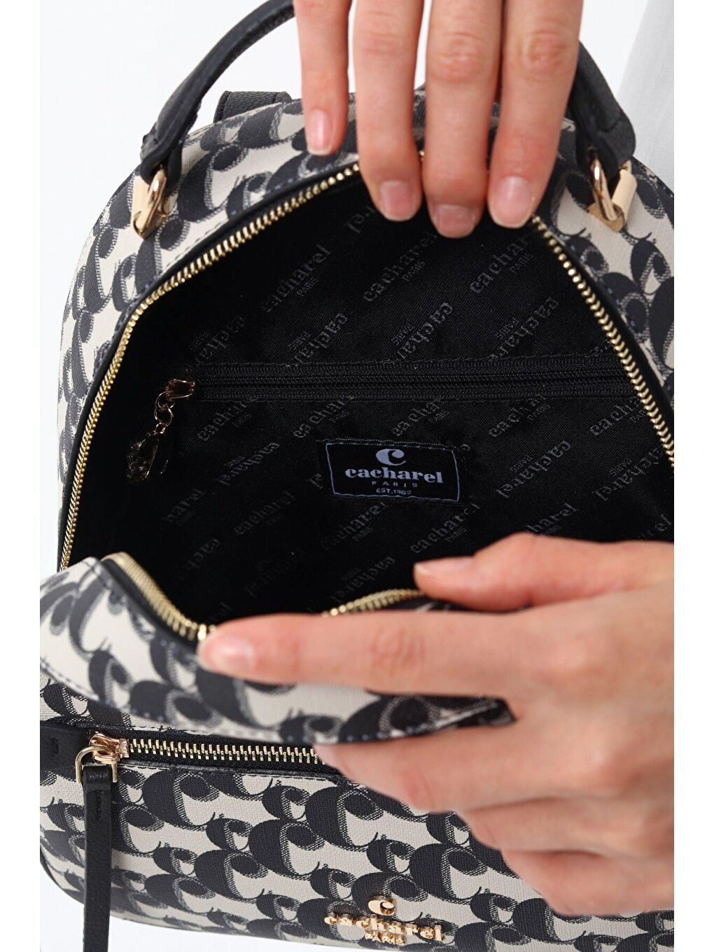 Siyah Kadın Desenli Sırt Çantası-3