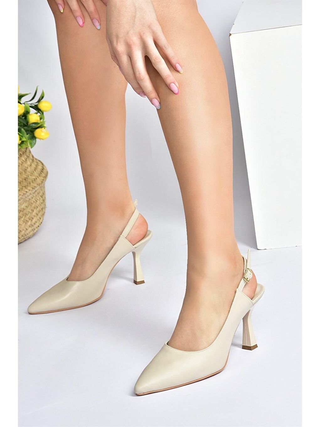 Bej İnce Topuklu Kadın Ayakkabı M252424309-2