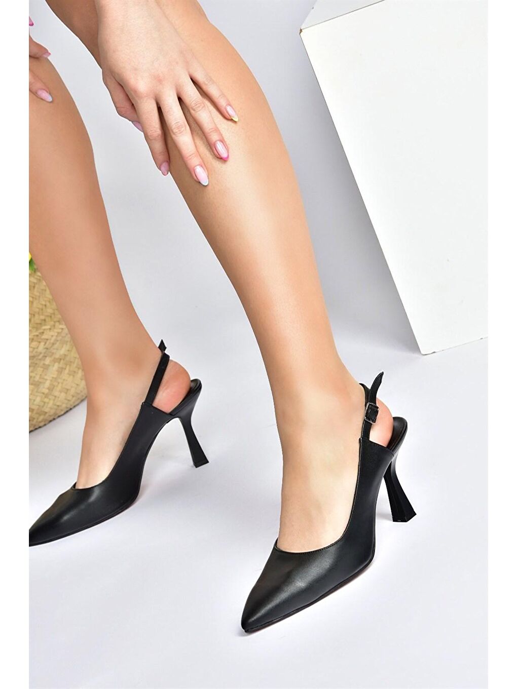 Siyah İnce Topuklu Kadın Ayakkabı M252424309-3