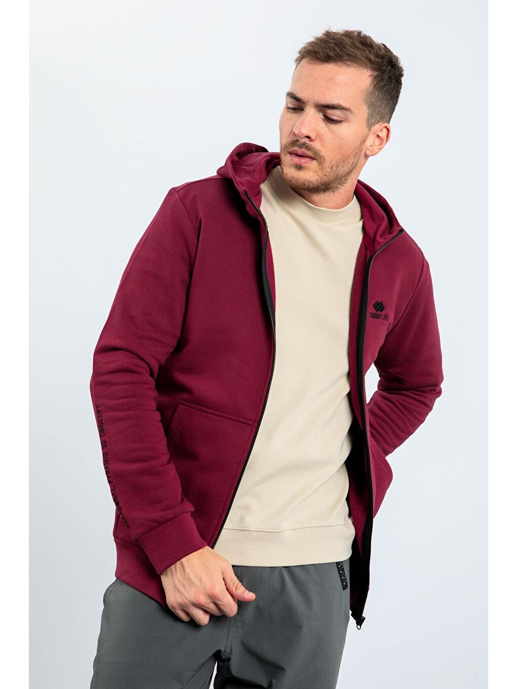 Bordo Erguvan Basic Kapüşonlu Rahat Form Nakış Detaylı  Erkek Fermuarlı Sweatshirt Hırka - 88035-4