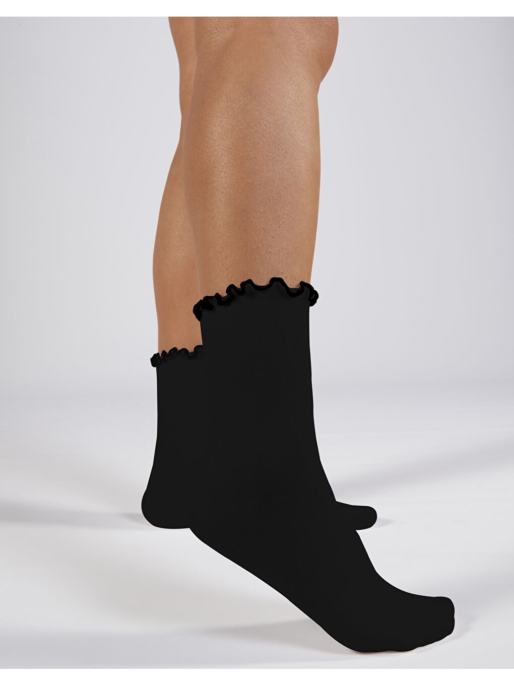 2'li Paket Siyah ve Beyaz Fırfırlı Modal Lastiksiz Dikişsiz Kadın Soket Çorap 36-41-3