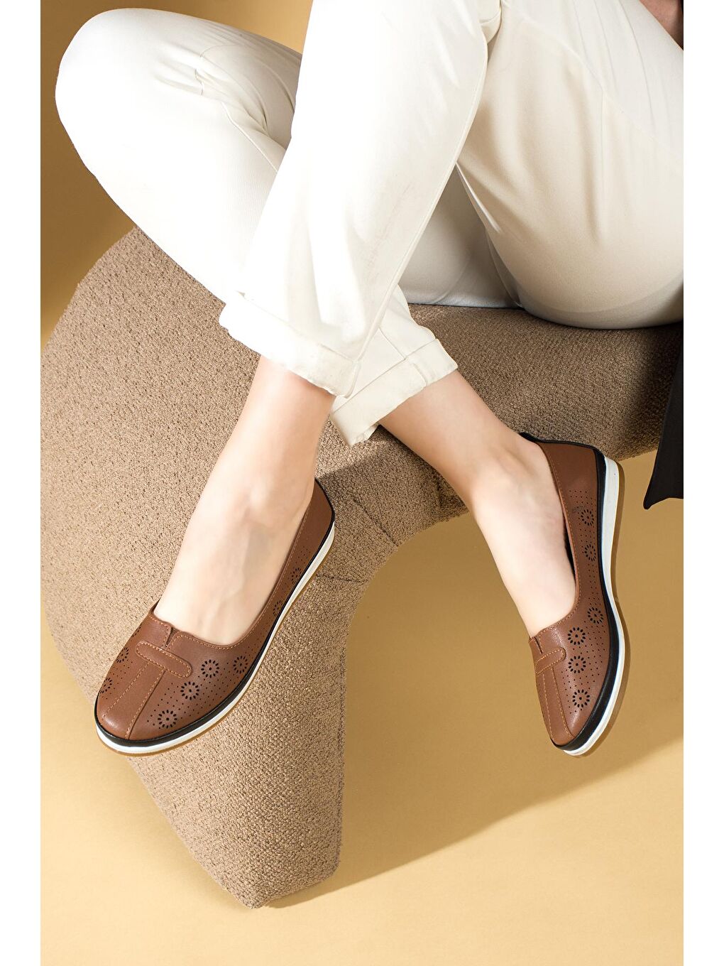 Kahverengi Lazer Kesim Ortopedik Taban İç Astar Hakiki Deri Kadın Ayakkabı 43-2584-23