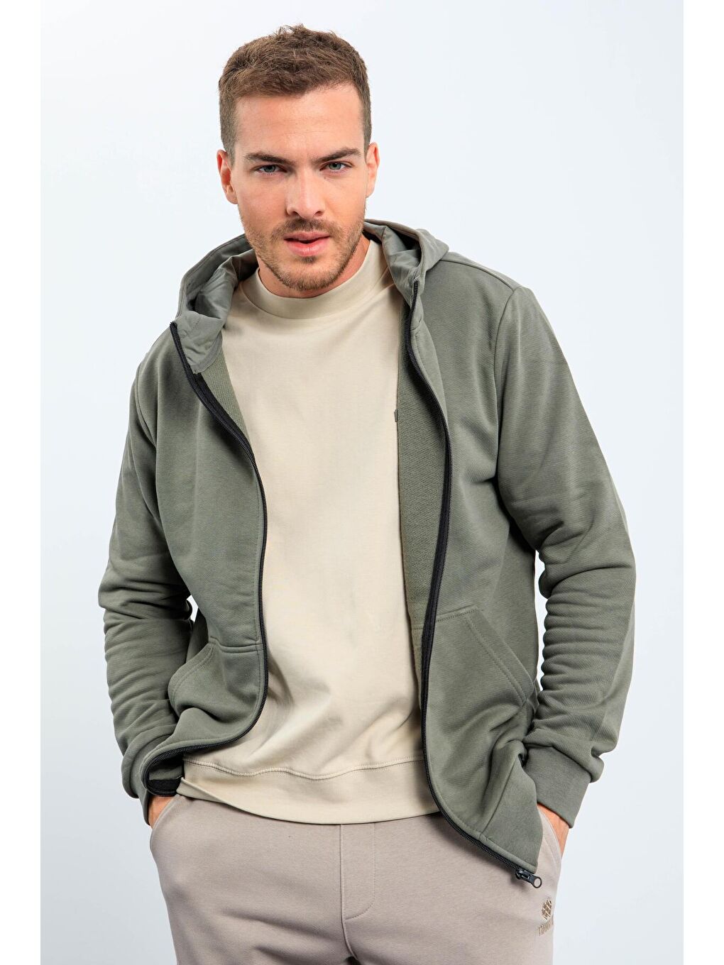 Haki Çağla Basic Kapüşonlu Rahat Form Nakış Detaylı  Erkek Fermuarlı Sweatshirt Hırka - 88035-2