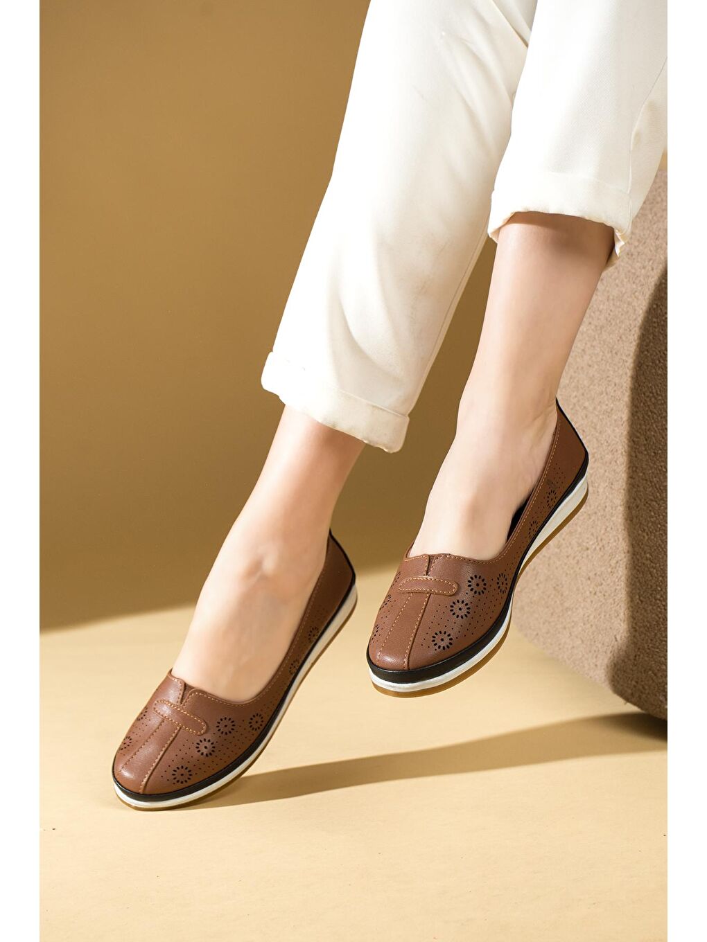 Kahverengi Lazer Kesim Ortopedik Taban İç Astar Hakiki Deri Kadın Ayakkabı 43-2584-23-2