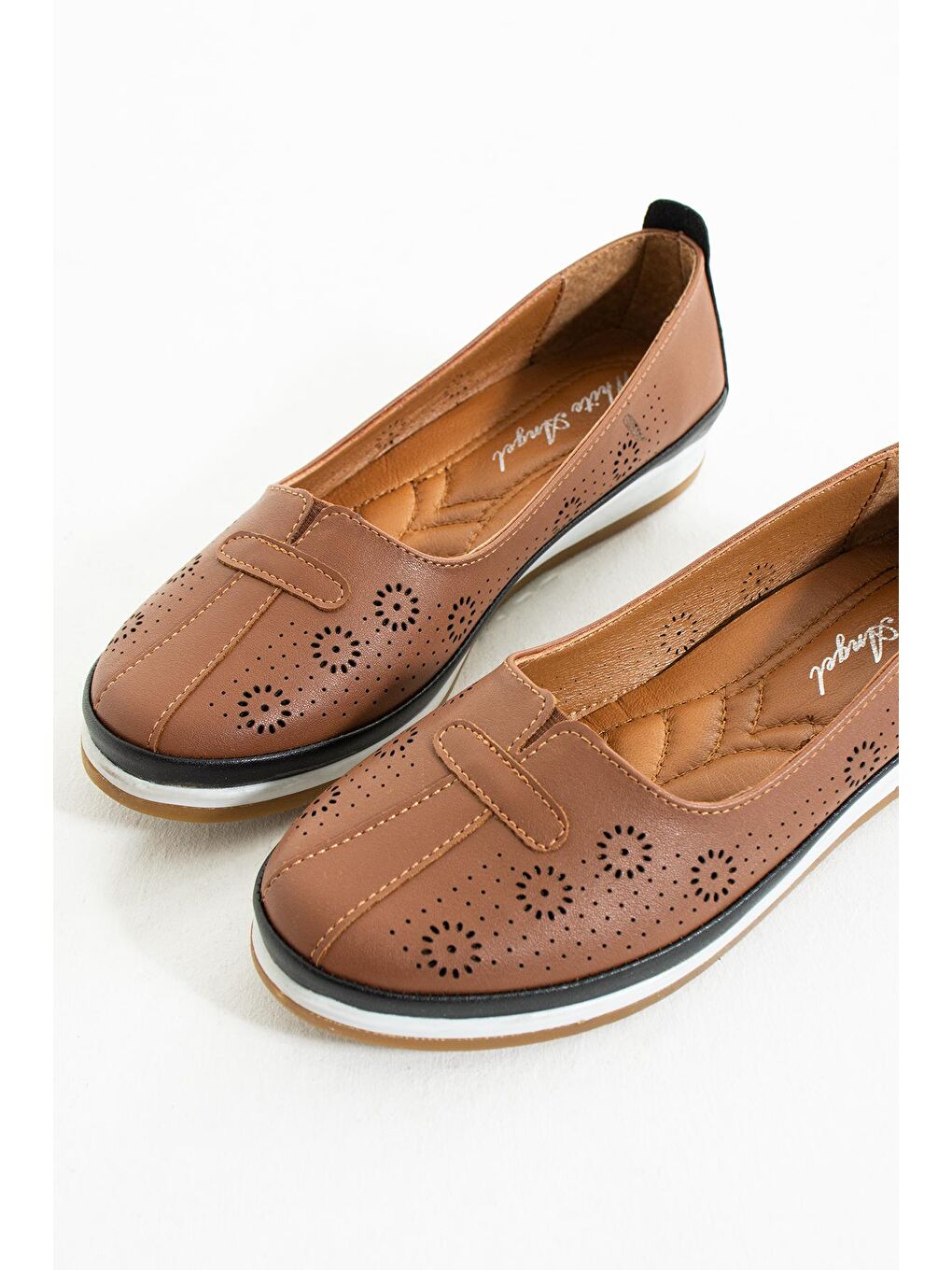 Kahverengi Lazer Kesim Ortopedik Taban İç Astar Hakiki Deri Kadın Ayakkabı 43-2584-23-3