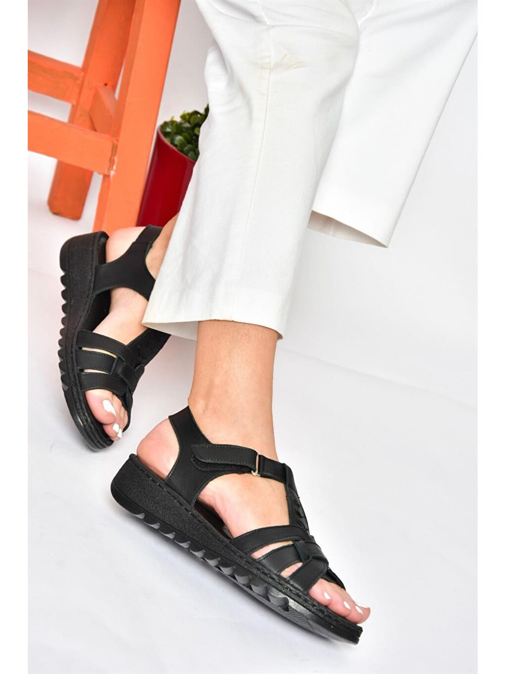 P555030303 Siyah Hakiki Deri Günlük Kadın Sandalet-1