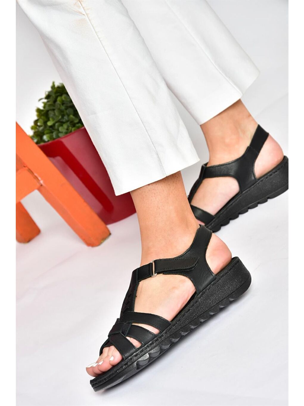 P555030303 Siyah Hakiki Deri Günlük Kadın Sandalet-2