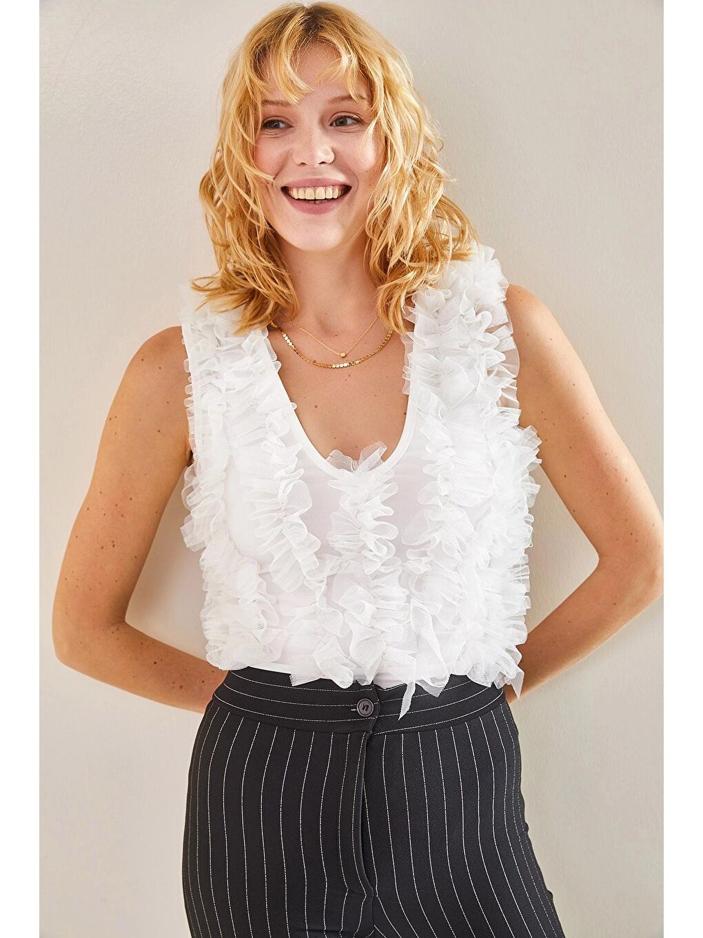 Beyaz Kadın Tül Desenli Çıtçıtlı Zıbın