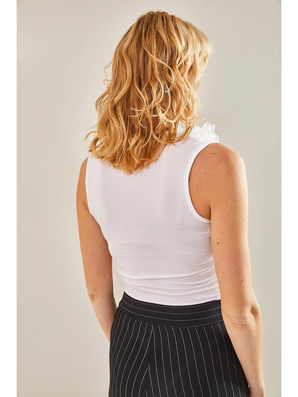 Beyaz Kadın Tül Desenli Çıtçıtlı Zıbın-1