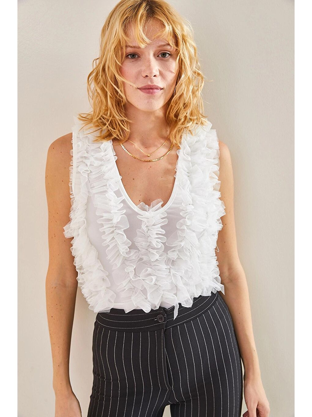 Beyaz Kadın Tül Desenli Çıtçıtlı Zıbın-2