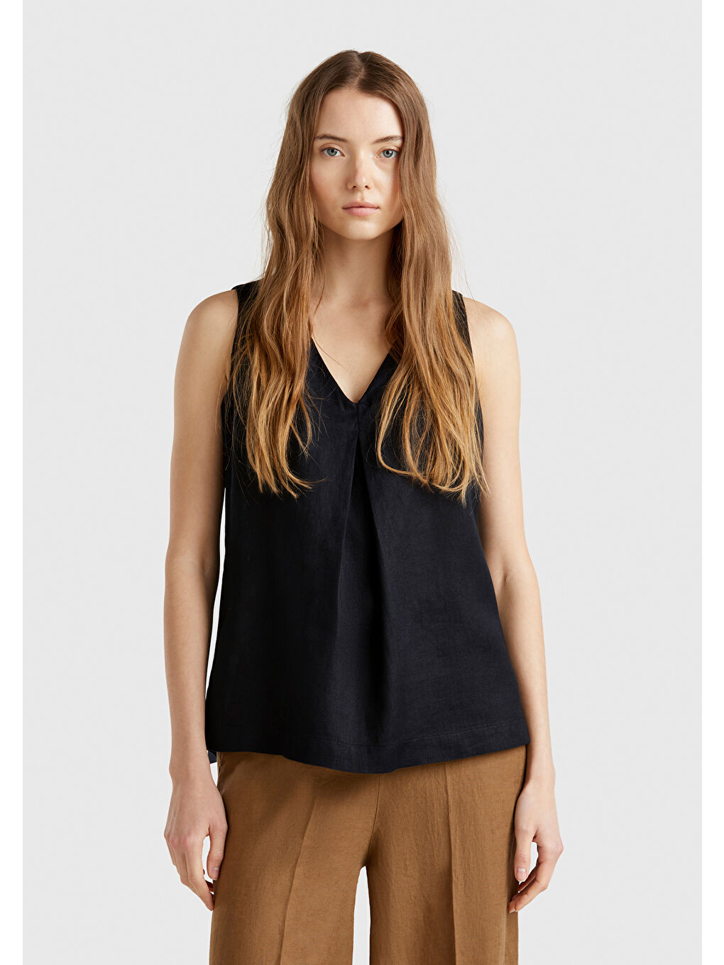 Kadın Siyah %100 Keten V Yaka Kolsuz Geniş Kesim Bluz