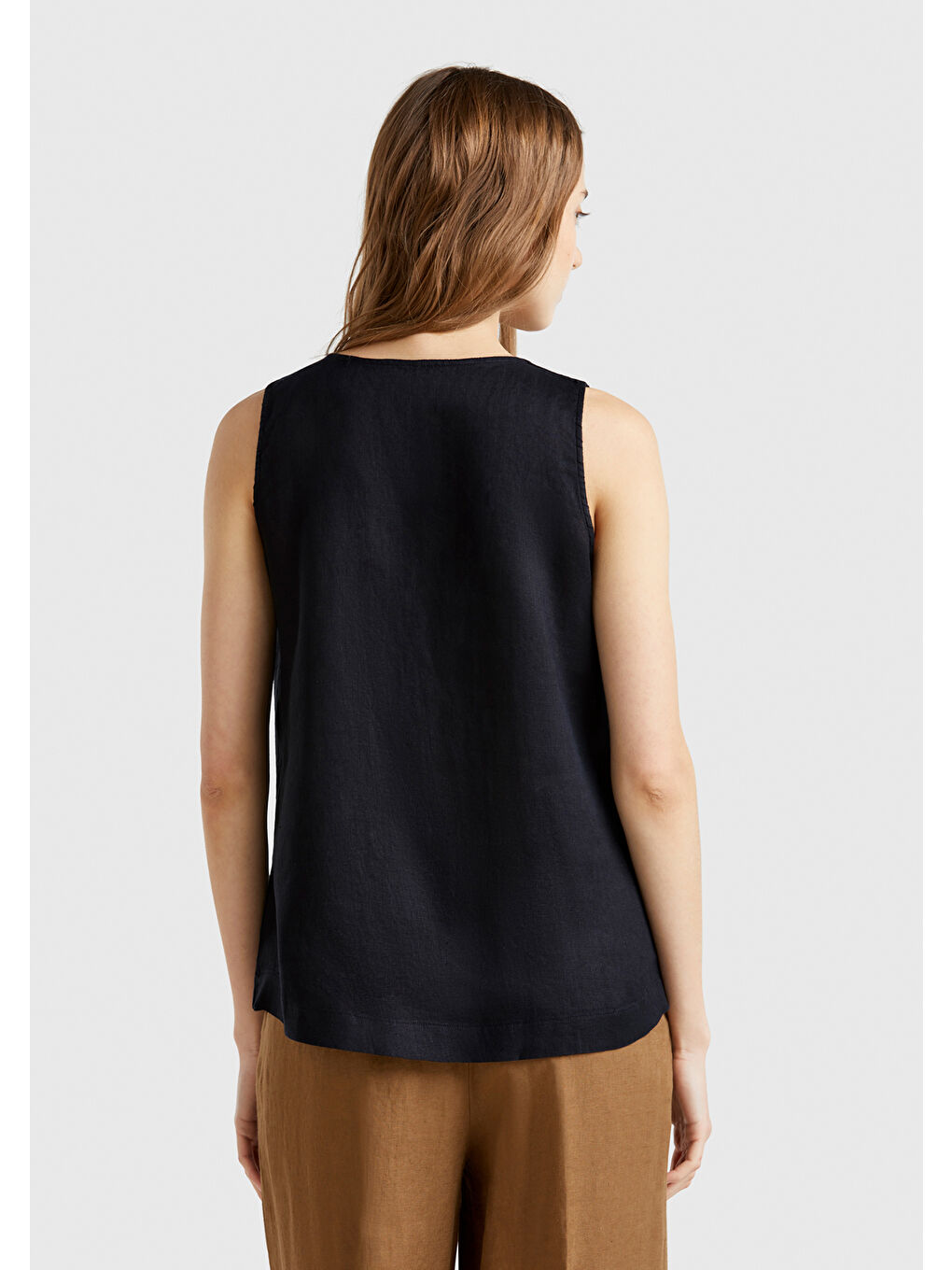 Kadın Siyah %100 Keten V Yaka Kolsuz Geniş Kesim Bluz-2