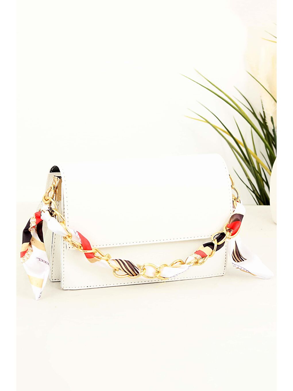 Beyaz Insane Fularlı Kadın Omuz Çantası BP-4758O