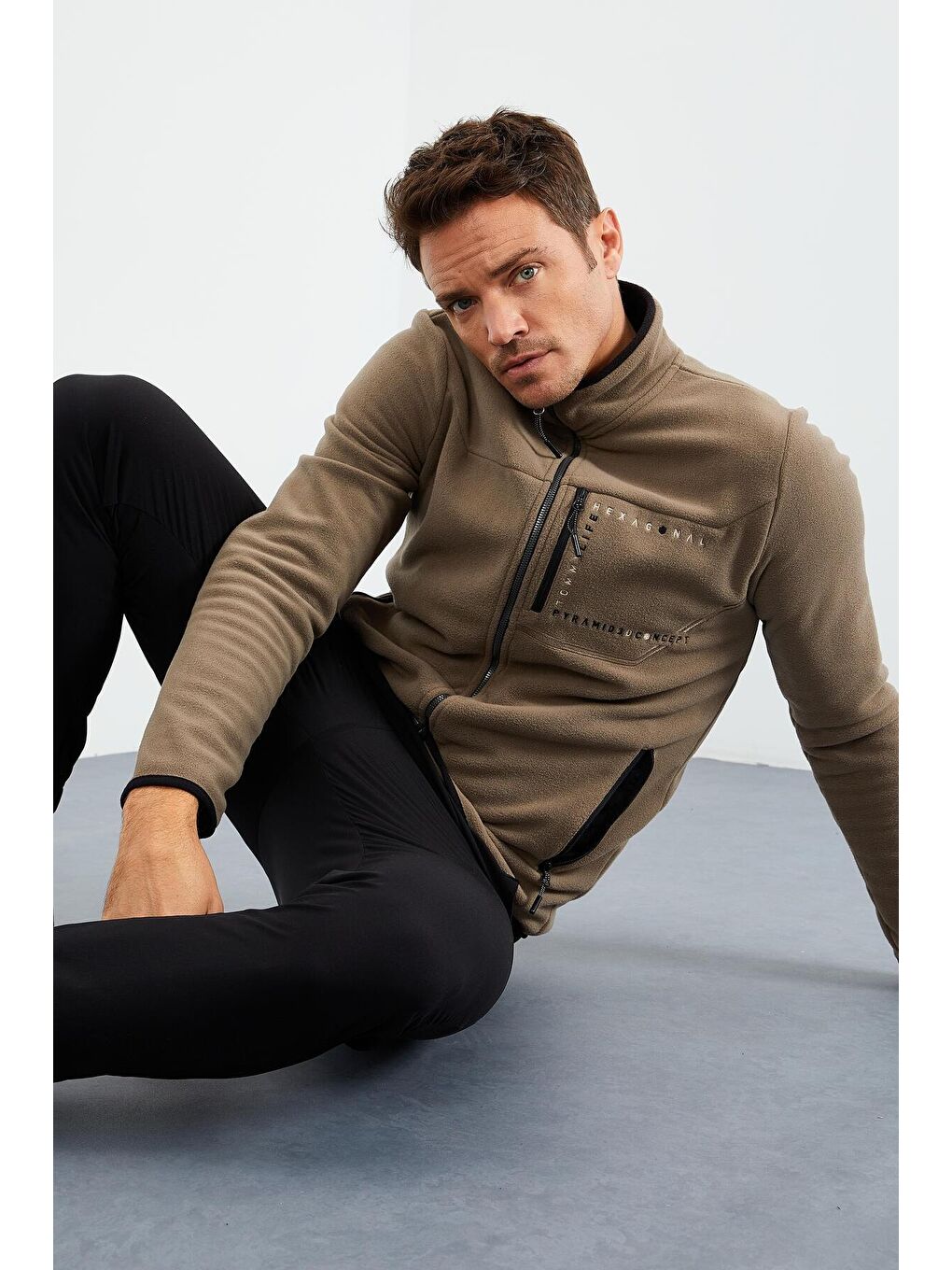 Kahverengi Camel  Üç Cepli Standart Kalıp Dik Yaka Erkek Fermuarlı Sweatshirt Hırka Polar  - 87995-1