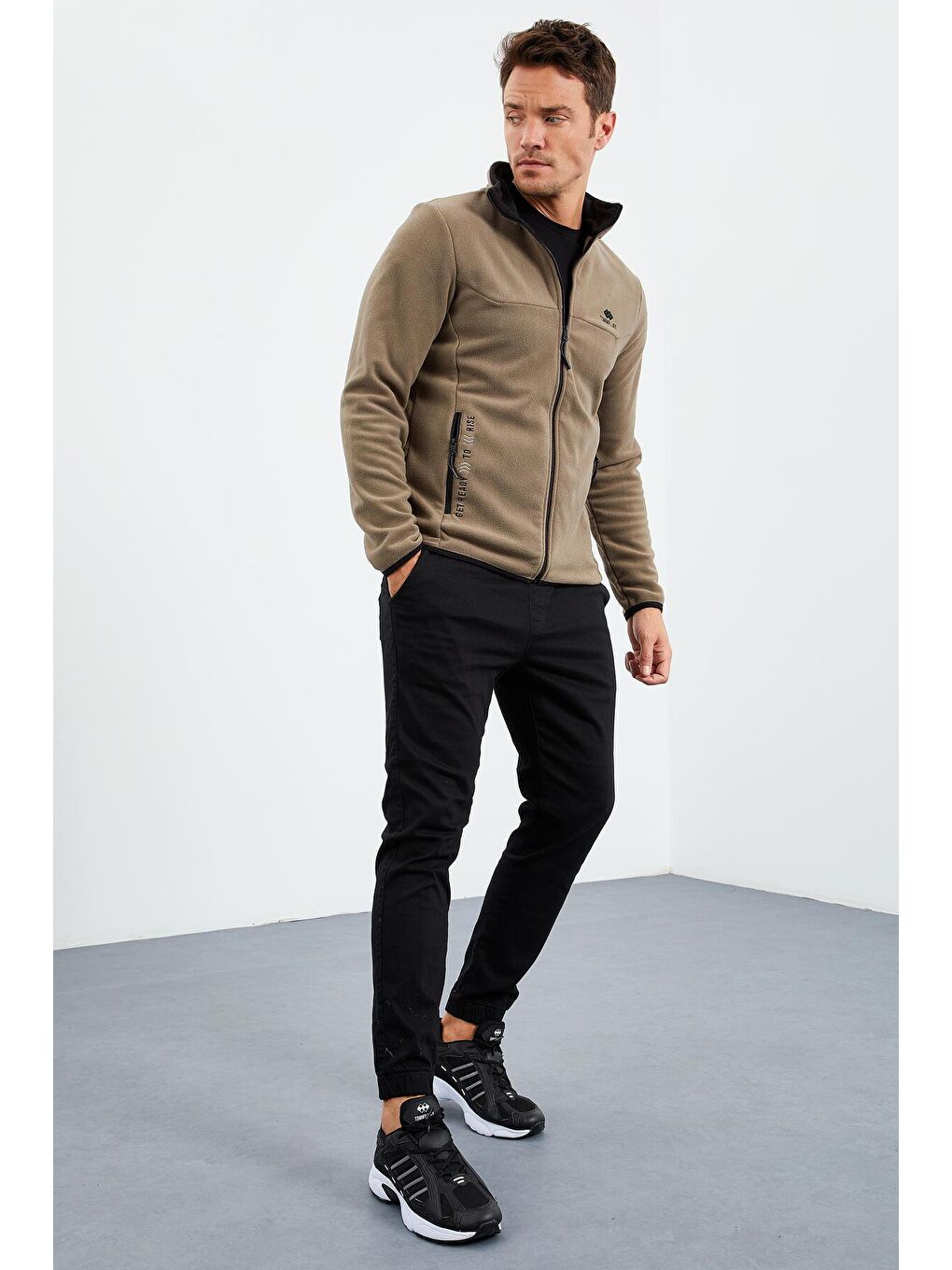 TOMMYLIFE Kahverengi Camel Yazı Nakışlı Dik Yaka Fermuarlı Standart Kalıp Erkek Sweatshirt Polar - 87992 - 1