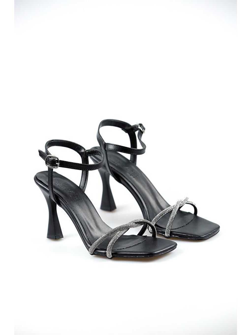 Tek Bant Taşlı Kadın Kadeh Topuklu Ayakkabı 012-345-22 Siyah