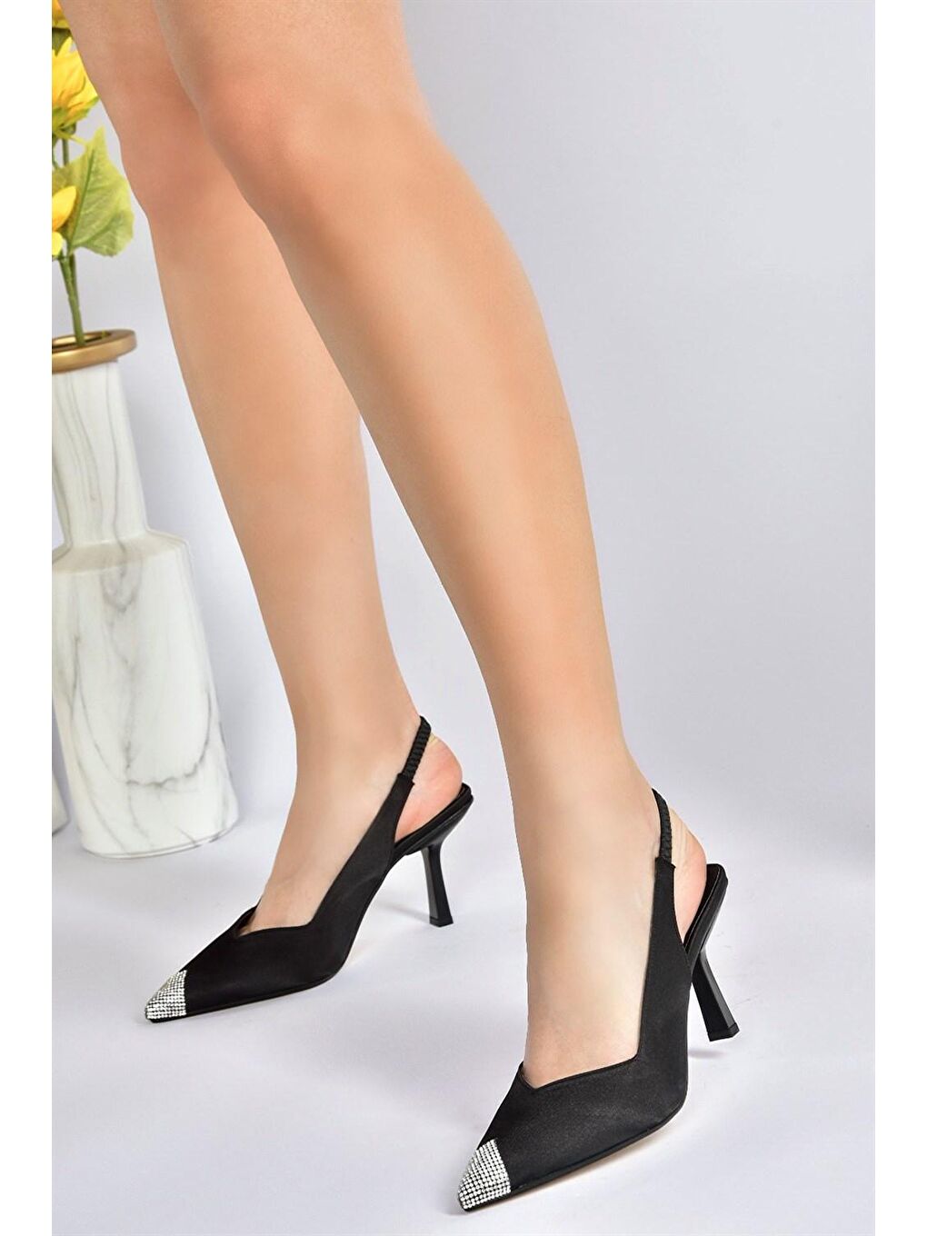 Siyah Saten Kumaş Taş Detaylı Kadın Topuklu Ayakkabı M882027604