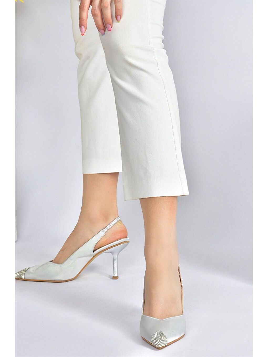 Gri Gümüş Saten Kumaş Taş Detaylı Kadın Topuklu Ayakkabı M882027604-2