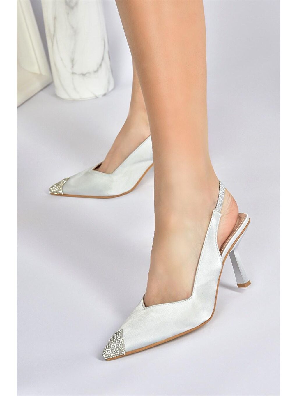 Gri Gümüş Saten Kumaş Taş Detaylı Kadın Topuklu Ayakkabı M882027604-4